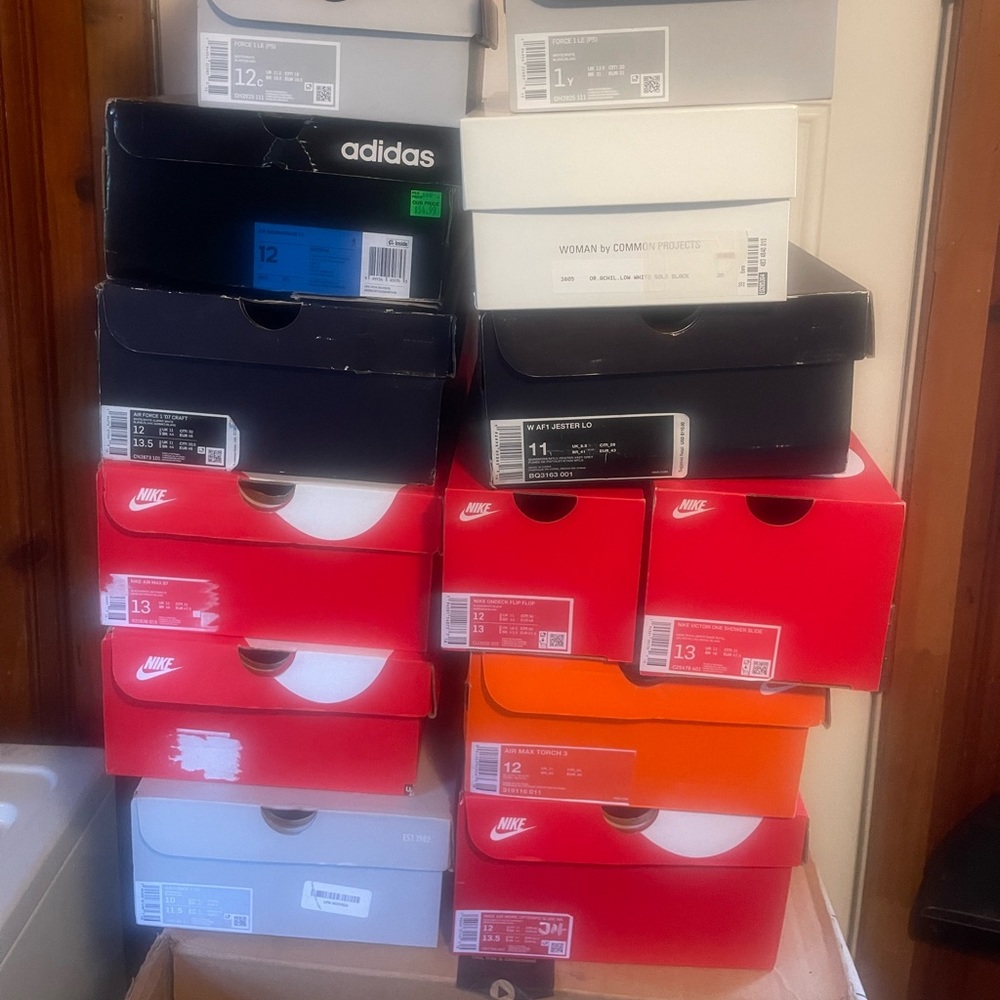 Nike empty shoe boxes and one common project shoe box size 39 woman. Hit me up